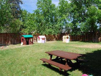 Log Cabin Motel Penticton Exterior photo